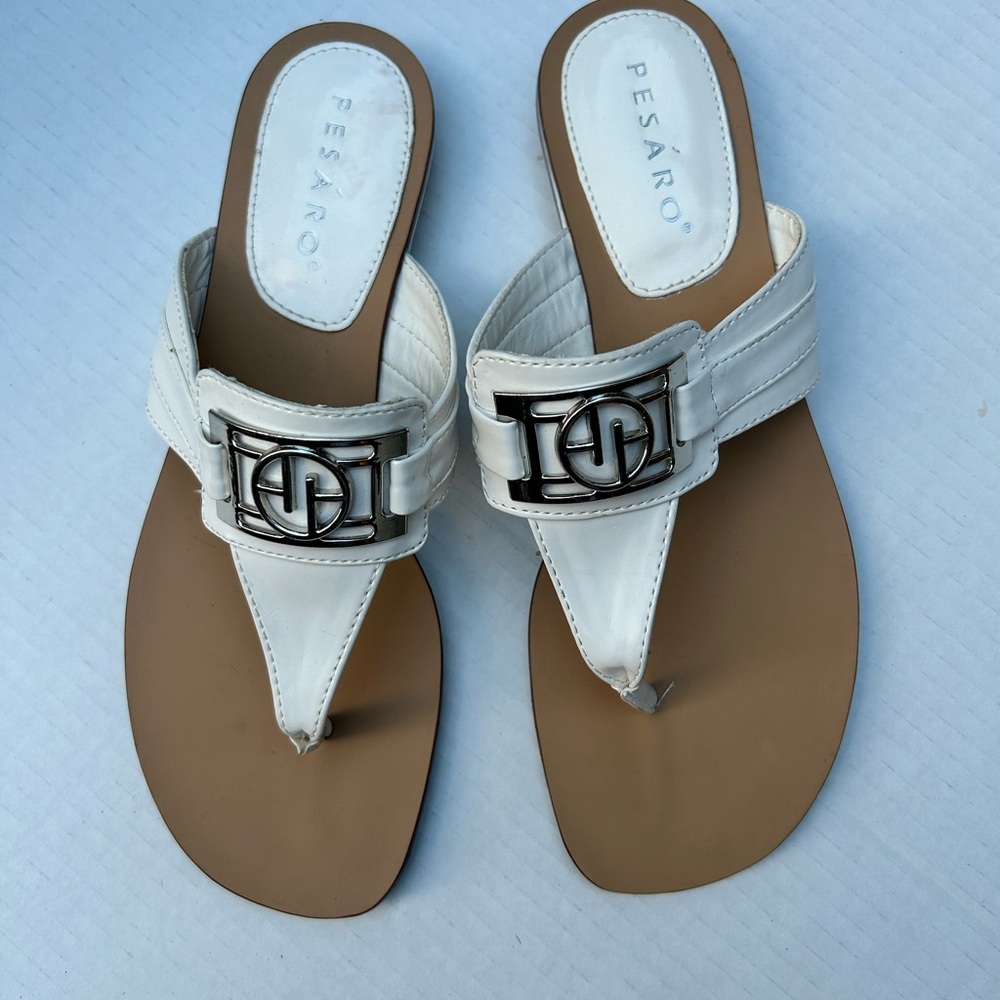NWOT Pesaro women’s white sandal size 7.5